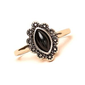 Vintage Woman’s Antique Gold Black Onyx Oval Natural Stone Floral Victorian Ring